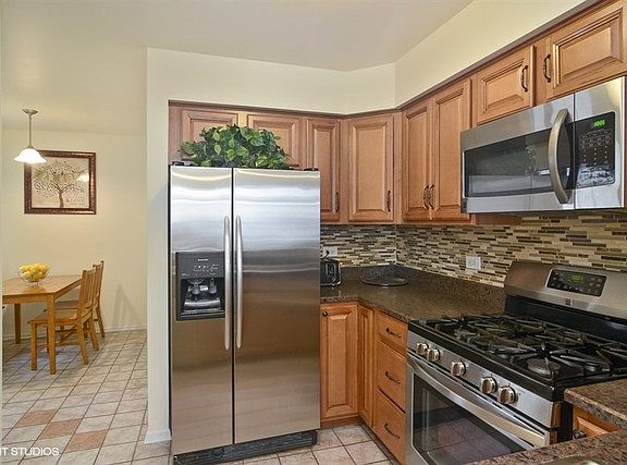 5th image of 286 Woodstone Cir