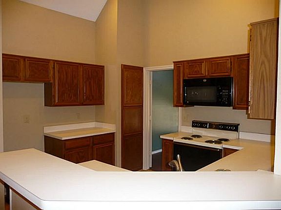4th image of 5029 Bryn Mawr Dr