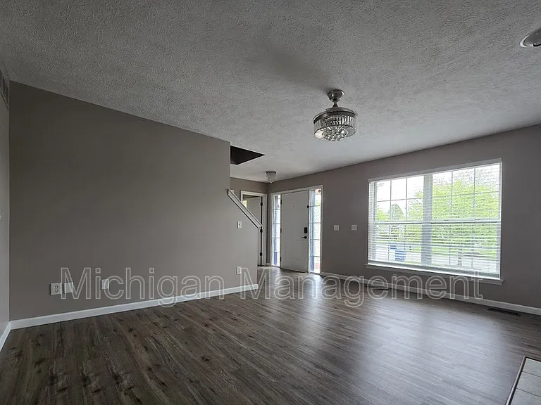 684 Glenlivet St — Photo 5