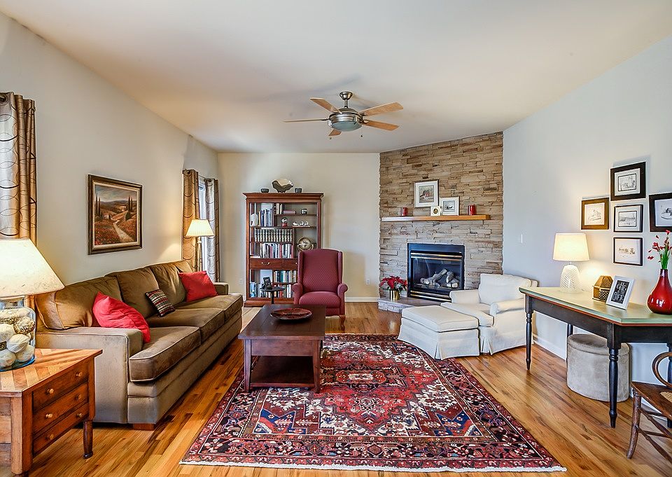 1st image of 28 Fleetwood Dr