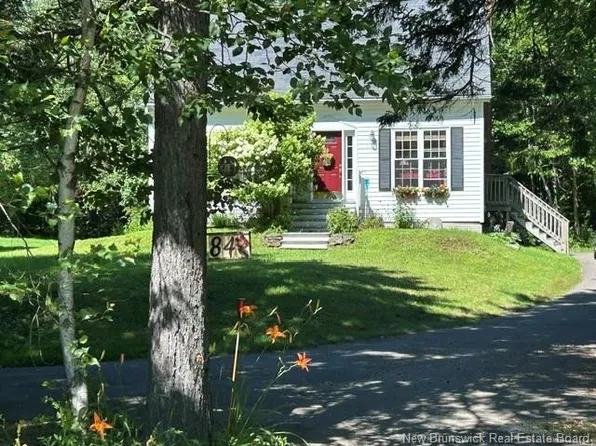 84 Tudor Ave, New Maryland, NB E3C 1X6