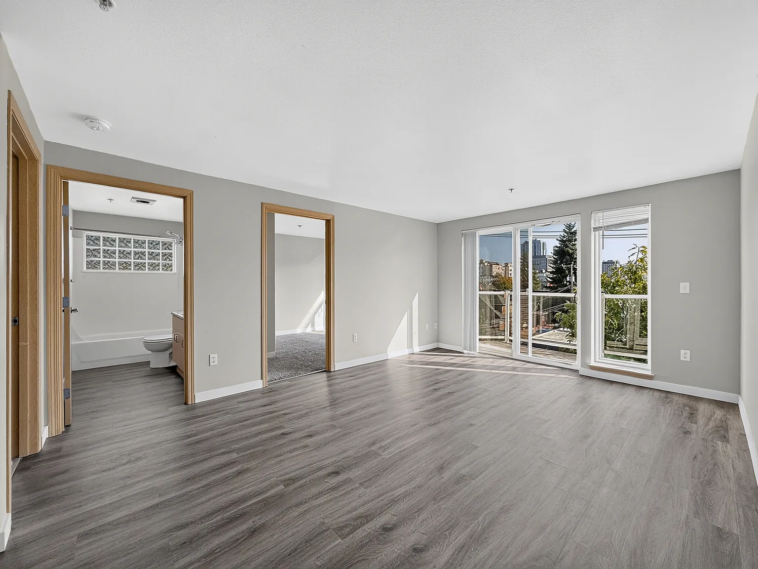 5200 Roosevelt Way NE, Seattle - 406 — Photo 3