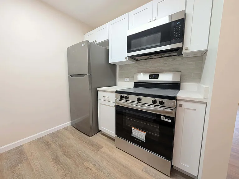 575 E Oak St — Photo 9