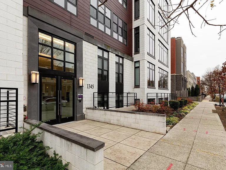 1345 K St SE #407 — Photo 24