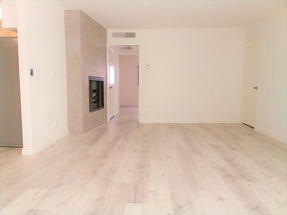 4th image of 11230 Camarillo St #103