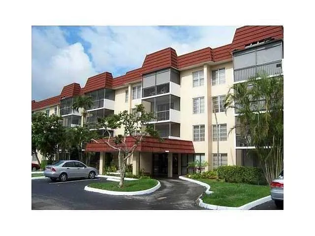 Building Photo - 4164 Inverrary Dr #806