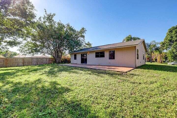 1st image of 1709 SE Aires Ln