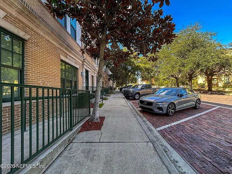 1661 Riverside Ave #410 — Photo 31