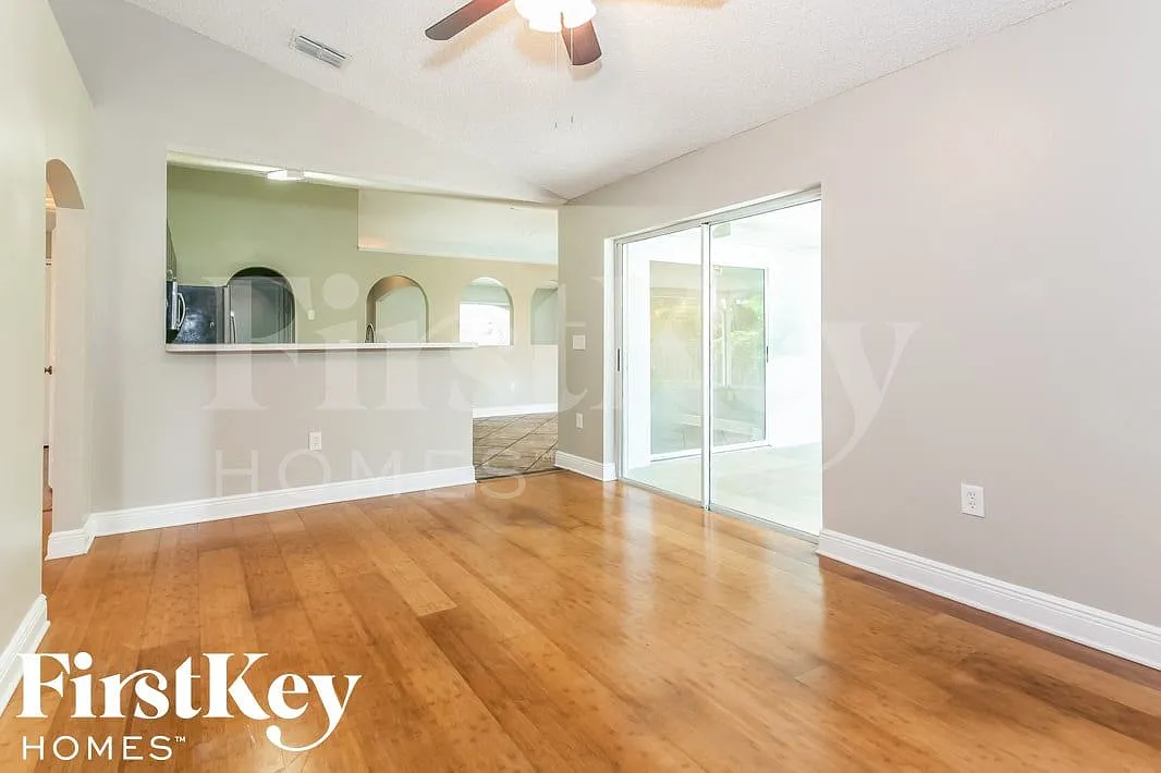 3 bed, 2.0 bath, 1440 sqft, $2,255 — Photo 3