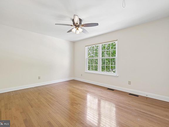 4th image of 7961 Oakwood Rd