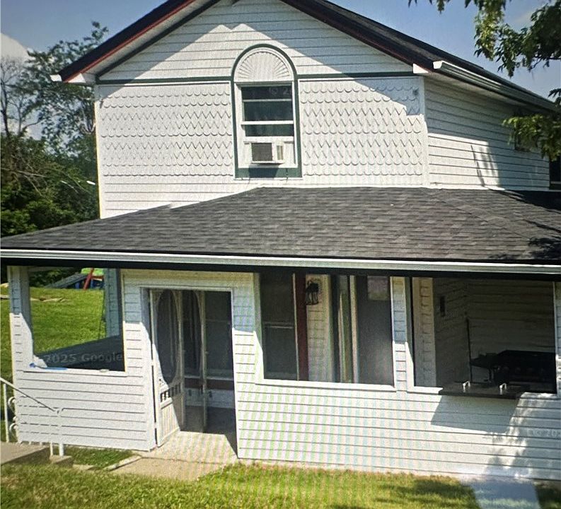 1st image of 216 Orchard St W