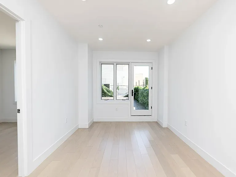 455 Onderdonk Ave #2D — Photo 3