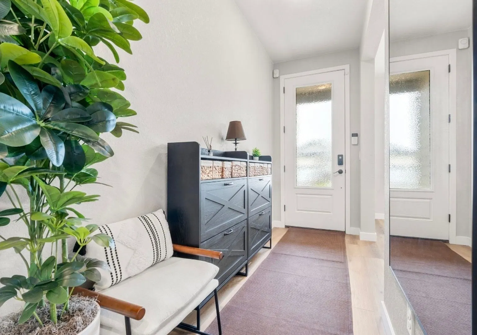 Charming 3br 2bath House In Commerce City — Photo 3