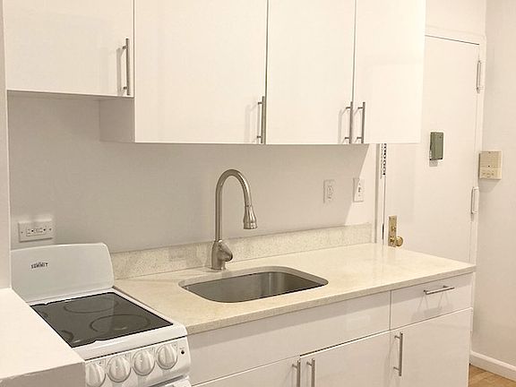 3rd image of 454 W 36th St #3E