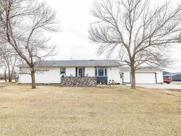 595 N 69th St, Grand Forks, ND 58203