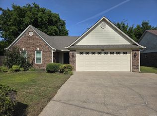 606 N Spring St, Searcy, AR 72143