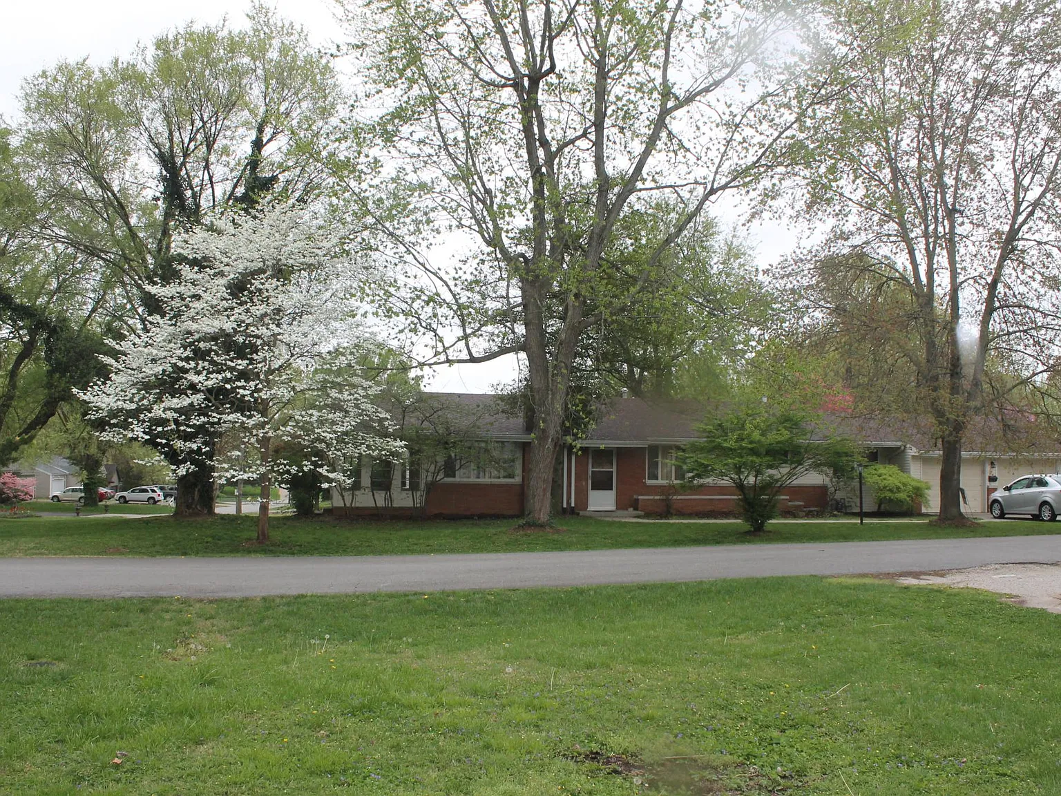 3 bed, 1950 sqft, $1,800 — Photo 2
