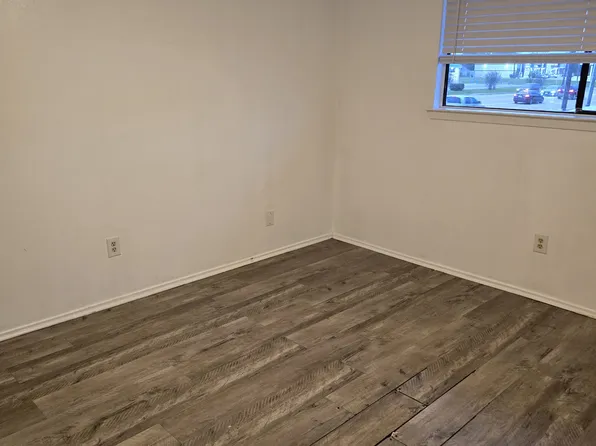 1212 N Major Dr APT 1N, Beaumont, TX 77706