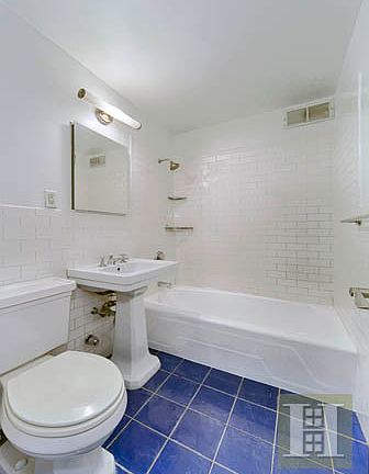 3rd image of 101 W 12th St APT 16A