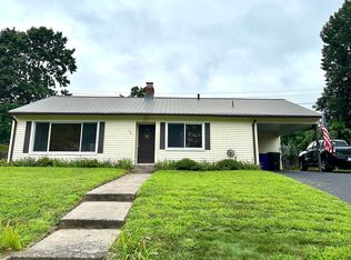 39 Coolidge St, Windsor Locks, CT 06096