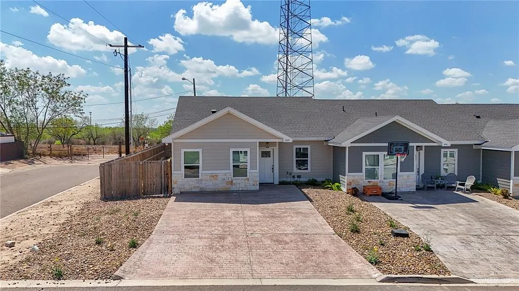 3 bed, 2.0 bath, 1202 sqft, $1,300 — Photo 1