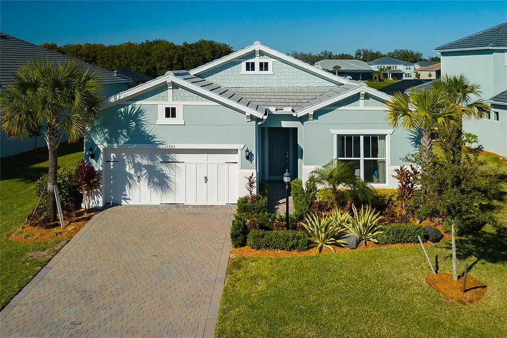 3 bed, 2.0 bath, 2014 sqft, $11,000 — Photo 3
