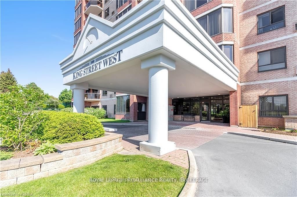 1000 King St W #305