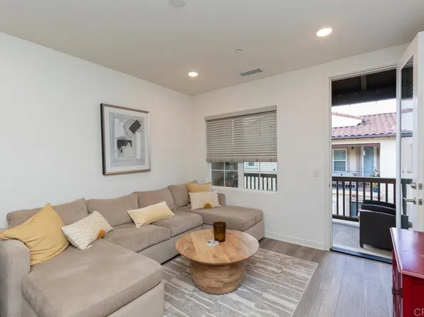 877 Blackstone Dr, San Marcos, CA 92078