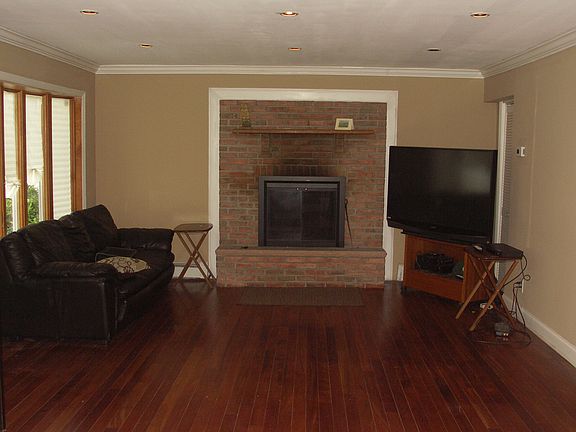 2nd image of 178 Smith St