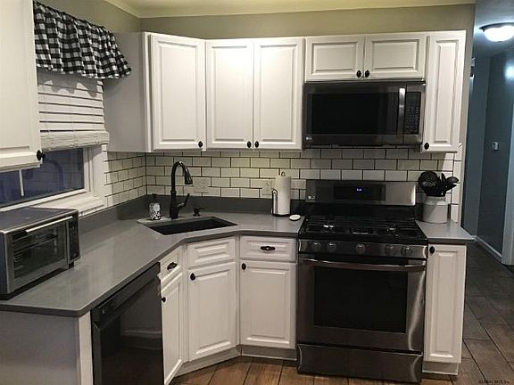 4th image of 299 Mountain St