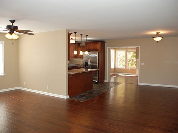 5th image of 158 Sunshine Ln