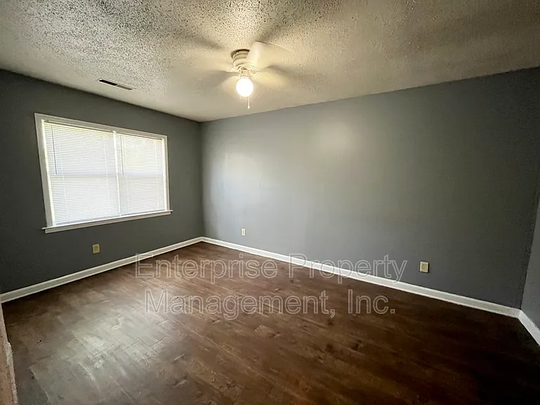 1922 Saint Elmo Ave — Photo 13