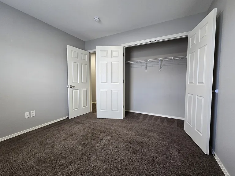 539 Welch St — Photo 11