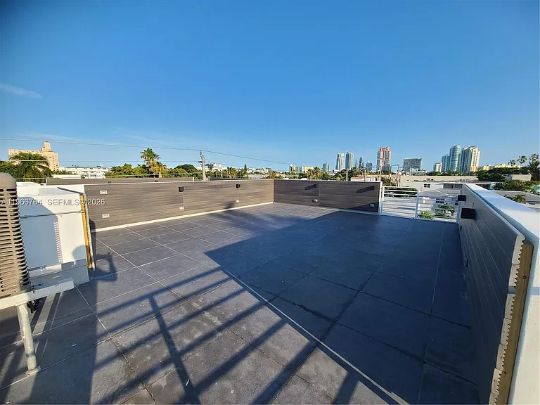 825 Michigan Ave #7 — Photo 36