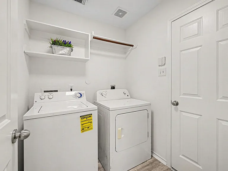 18314 Manorcliff Ln — Photo 21