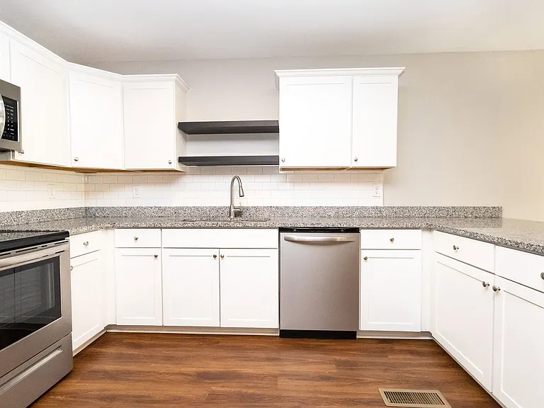 2106 Duncan Ave #104 — Photo 7