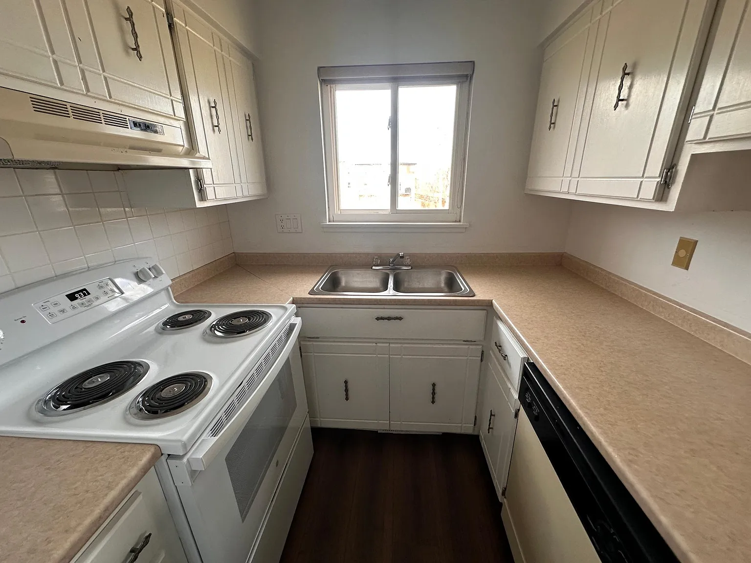 9255 E Lehigh Ave — Photo 3