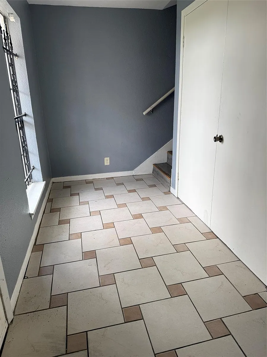 Building Photo - 6201 Ranchester Dr #22