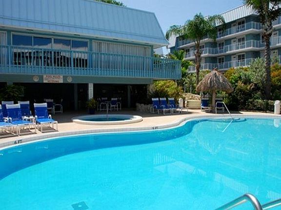 3rd image of 1901 S Roosevelt Blvd APT 105-N