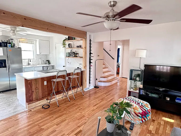 2404 Rowland Ave — Photo 12