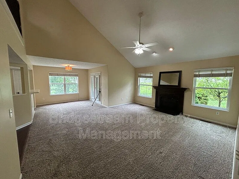 3 bed, 2.5 bath, 1800 sqft, $2,345 — Photo 3