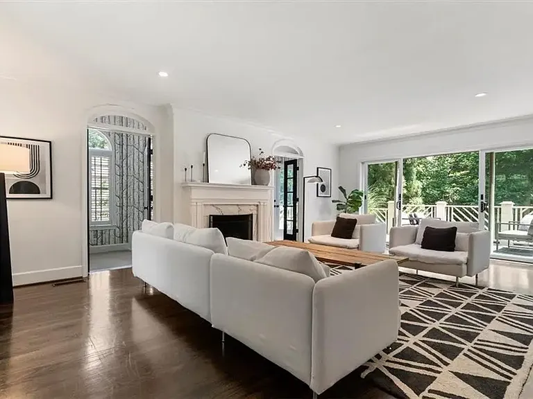 3825 Peachtree Dunwoody Rd NE — Photo 80