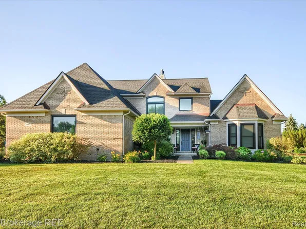 3957 Fieldview Rd, Lake Orion, MI 48360