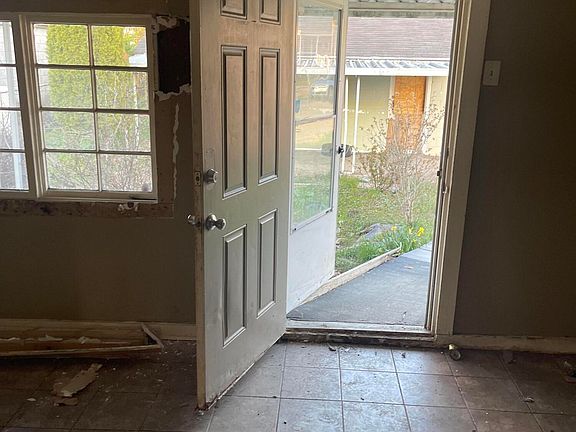 4th image of 817 Shelby Ave