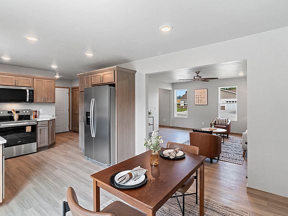 5th image of 209 Evergreen Ln