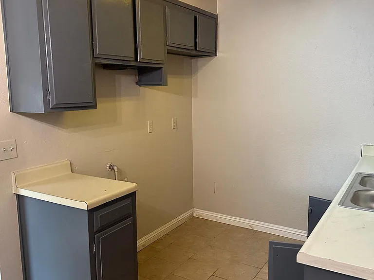 919 Bell St #C & D — Photo 9