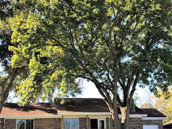 2nd image of 210 Lakeview Shores Dr
