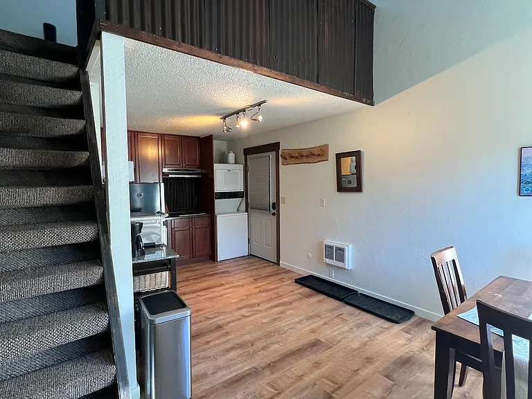 Kitchen/Dining Room/ Entryway