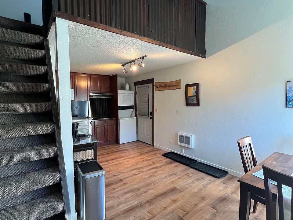 Kitchen/Dining Room/ Entryway