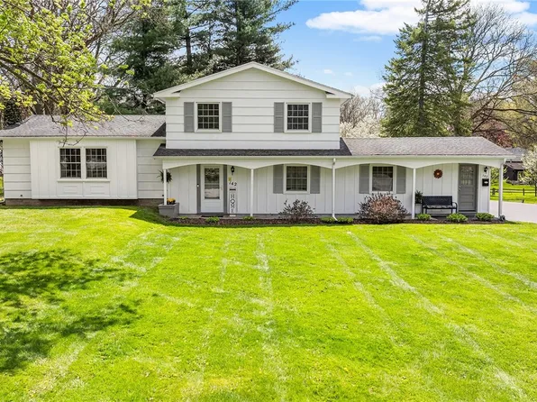 142 Wedgewood Dr, Penfield, NY 14526
